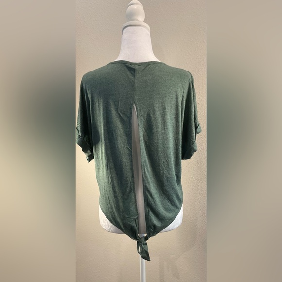 Versus a Black Hollow Open-Back Tie Top - Green - Picture 9 of 13